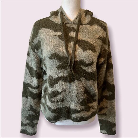 🎄PINK by VS Camo Boyfriend Hoodie - Picture 2 of 9